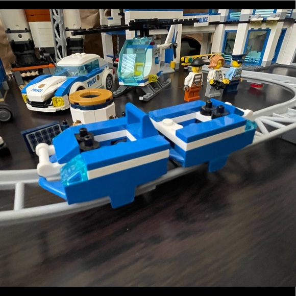 Lego City Sets (Police Station + Launch Control) - Picture 7 of 13
